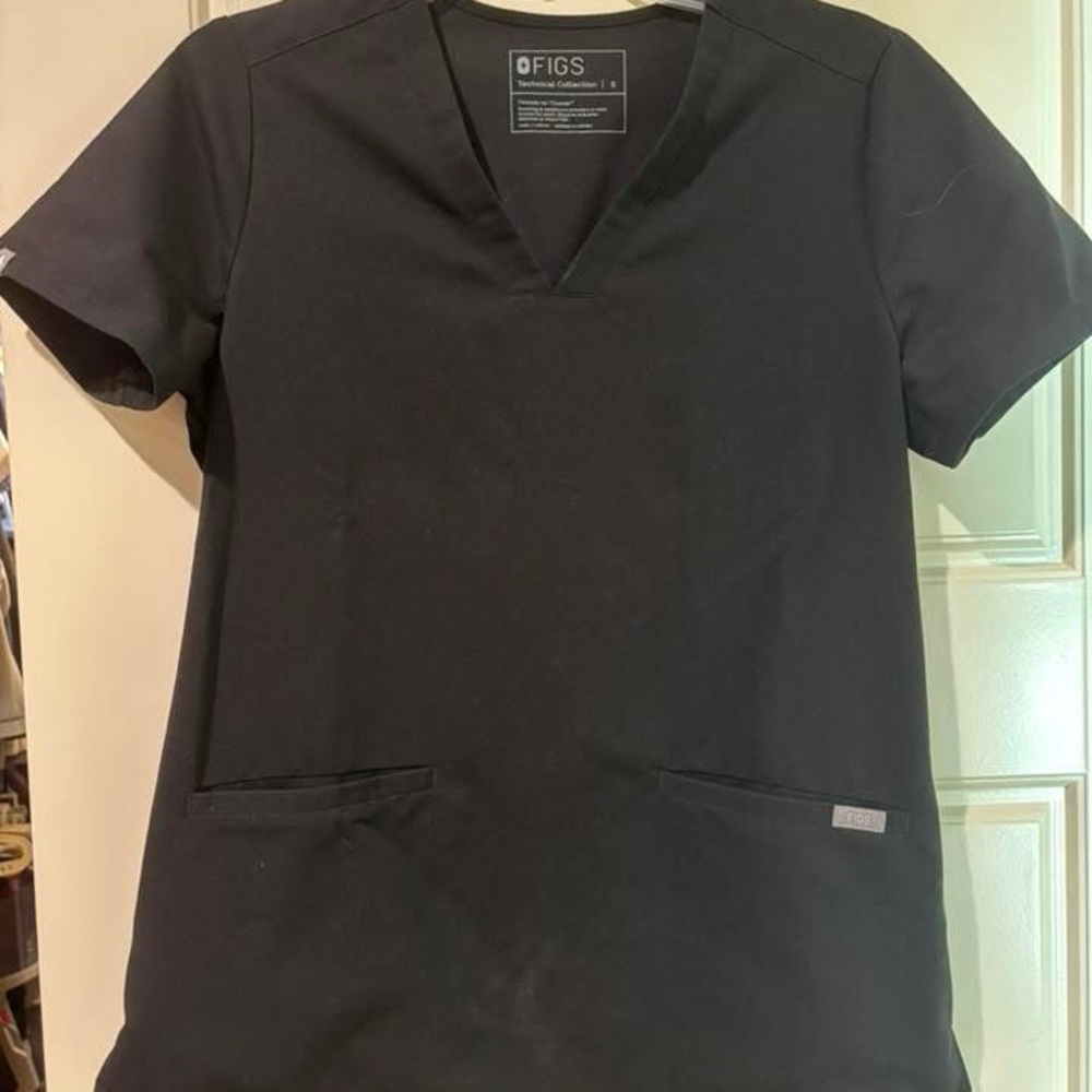 Figs Casma Black V-Neck Scrub Top